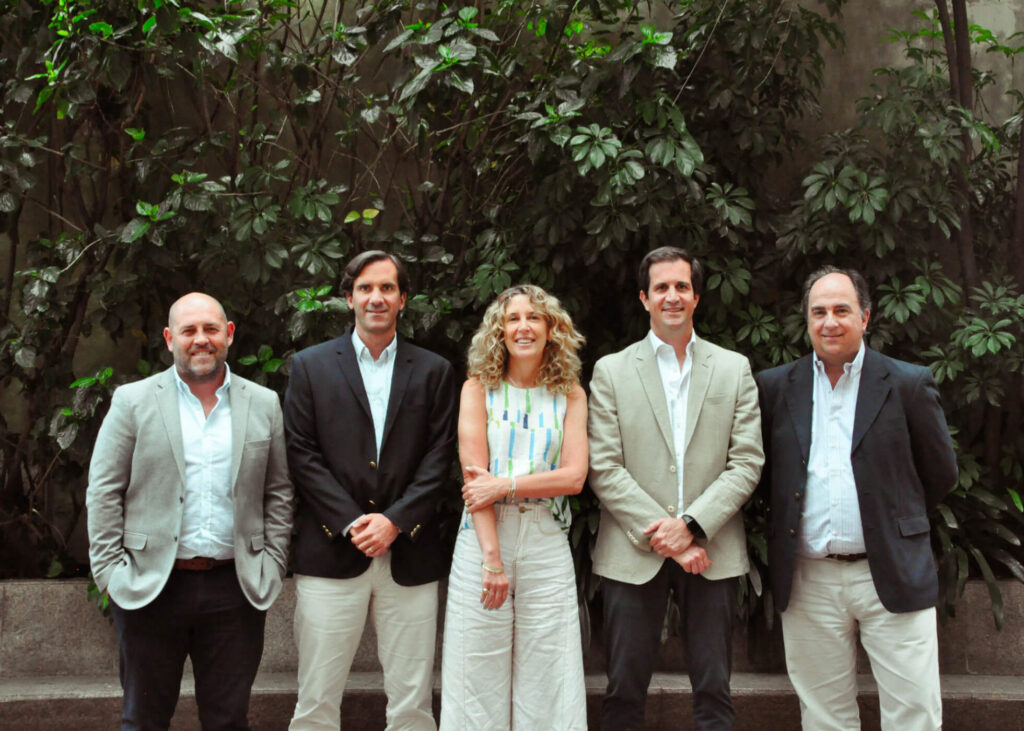 Equipo diverso de profesionales contables financieros